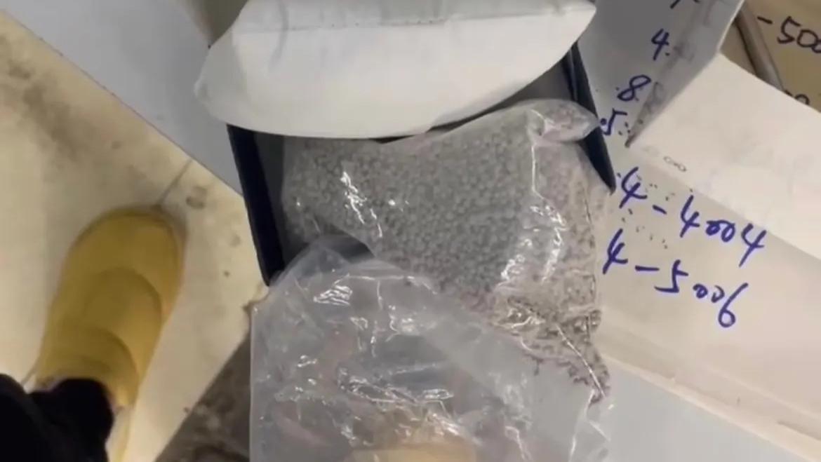 网购|男子花3253元网购一块手表，多日后竟只收到了一袋沙子！