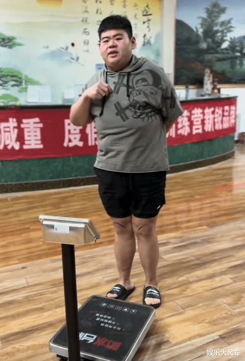 688斤王浩楠复胖，177CM体重128KG，网友：体脂率还有40减不下来