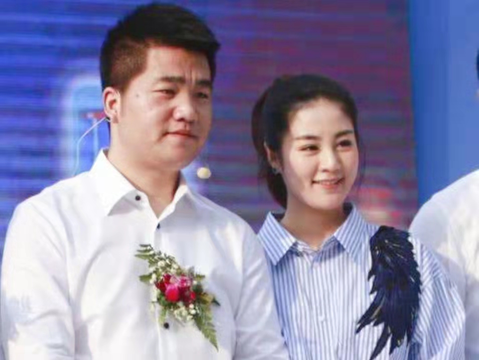 乡亲乡爱|《乡爱》女演员现状，秋歌痴迷直播，小蒙独自带娃，玉红无戏可拍