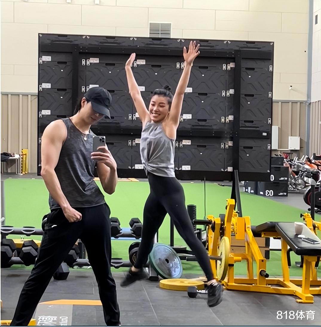 陈晓|找揍! 柳鑫宇晒王诗玥健身房纵身跳跃, 定格在玥玥龇牙咧嘴