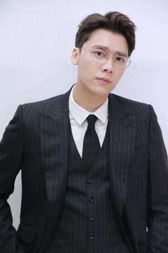 李易峰|李易峰是否无辜?事件一路反转,最新网友总结,最高检信息被删光