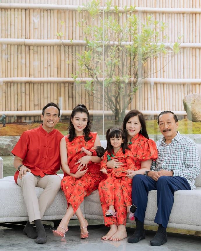 郭晶晶|元宵节,郭晶晶创意被大赞,向太祖孙三代同框,陈雪铃家中看舞狮