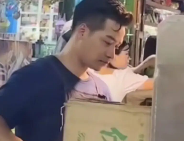 张国荣|云南版张国荣登上本地热榜 俊朗外型走红网络引关注