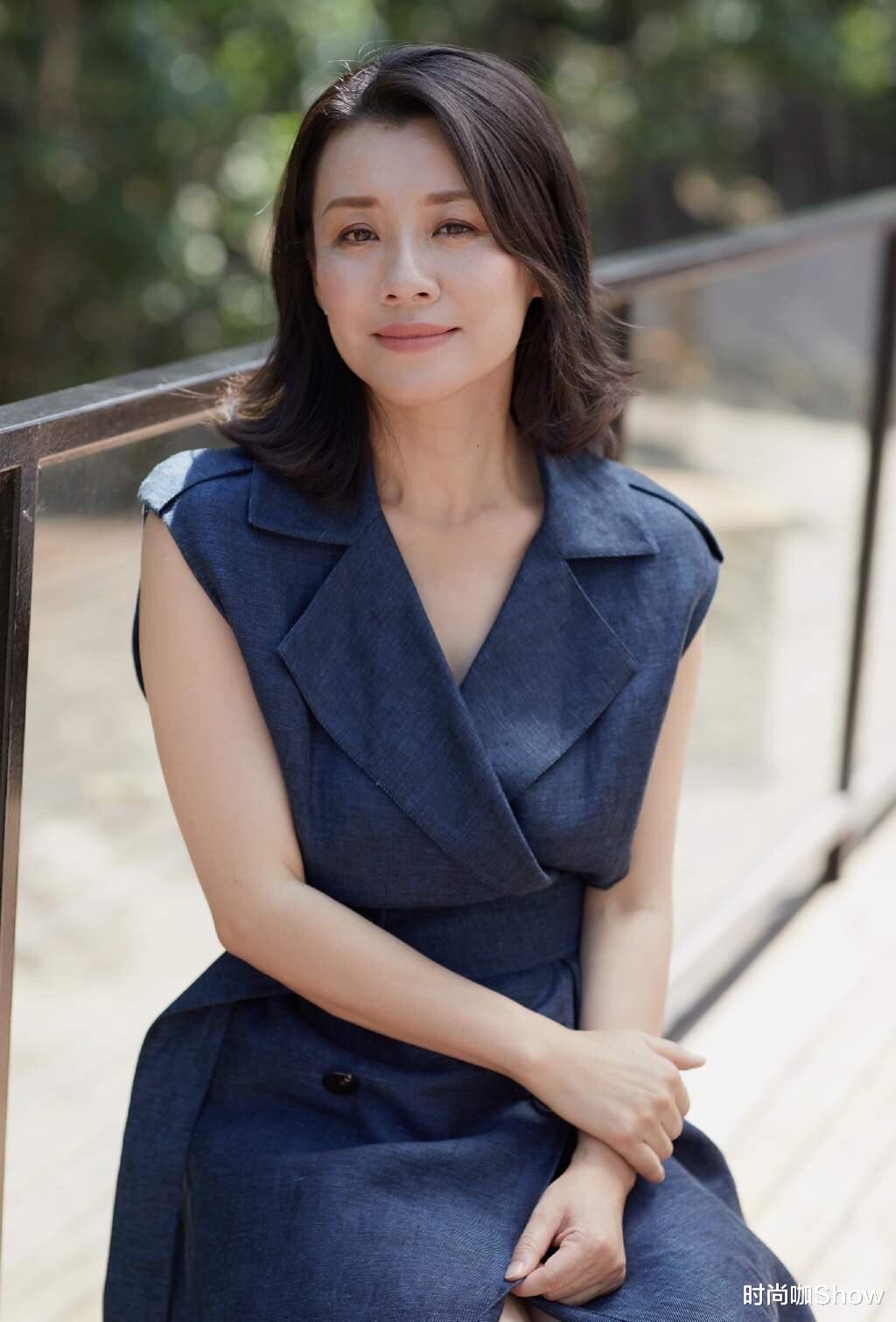 发型 女人到了50岁,尽量远离这“5种”发型,显老又没气质