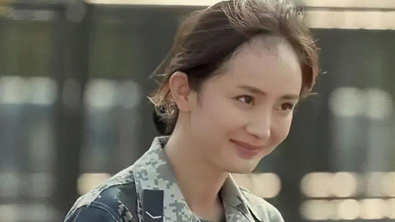 杨幂|不只是杨幂，半个娱乐圈女星都“秃”了，连95后都跟假发片杠上了