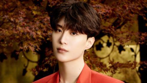 范丞丞|22岁范丞丞资源大好，参加浙江卫视跨年晚会，又和杨紫搭档演新剧