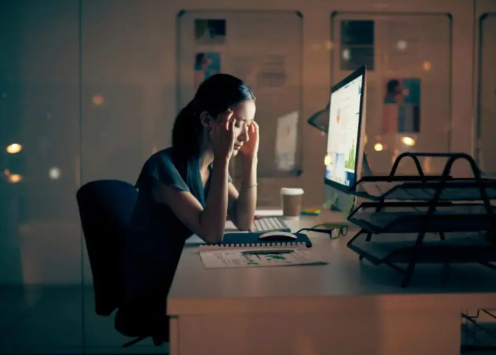 保安|“收入比之前高还轻松”,95后女孩从设计院辞职后,成了保安