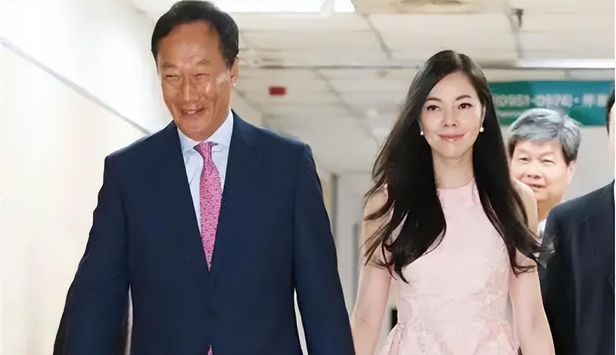 曾馨莹|富士康老板娘曾馨莹：33岁嫁豪门成阔太，全靠闺蜜“林志玲”牵线