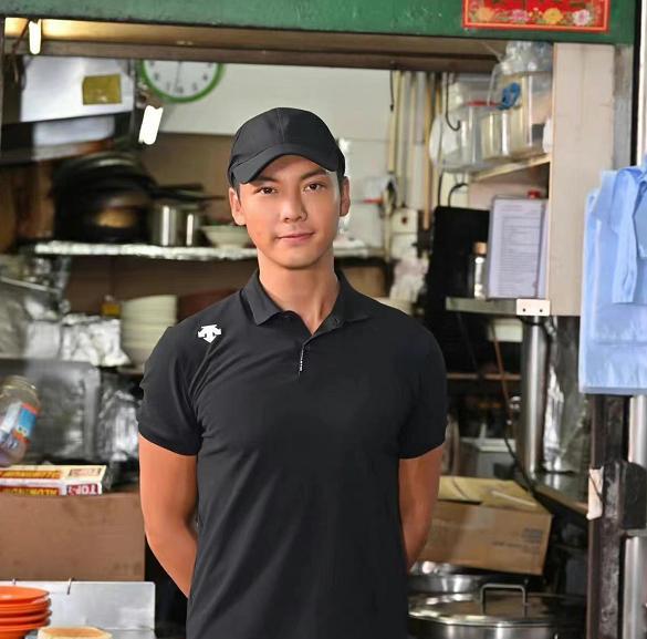 陈伟霆|陈伟霆：重感情，时隔10年再去探望当年和自己交心的服装师老大姐