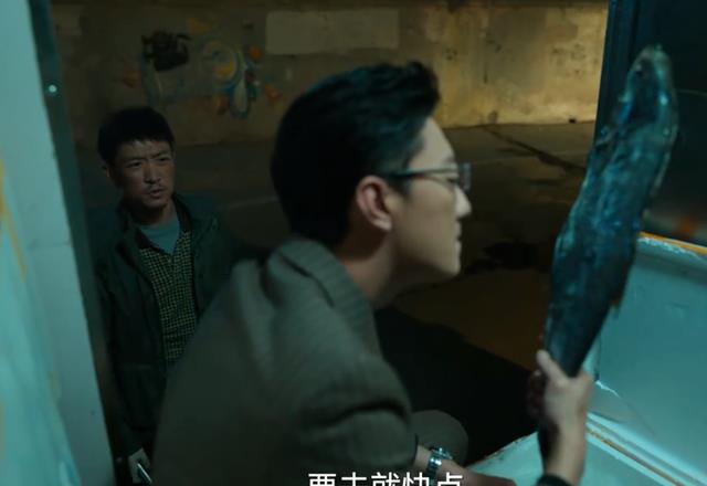 满江红|《狂飙》连载:一条咸鱼,出卖高启盛,令哥哥下跪,走上求人之路