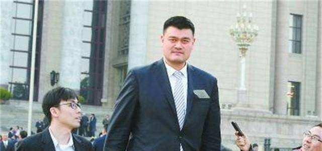 穆铁柱|2008年穆铁柱病逝，儿女都是正常身高，都没有继承父亲的事业