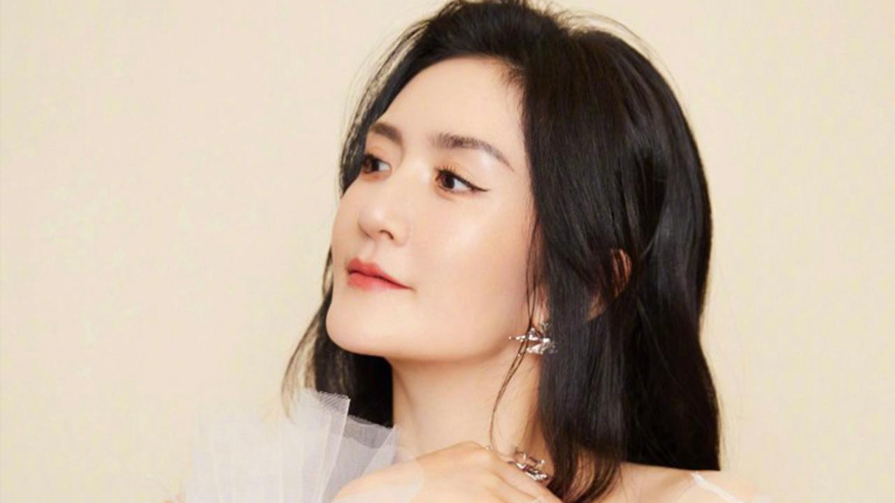 谢娜|离开何炅的谢娜，被打回了原形