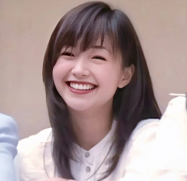 香港小姐|“风光不再”的港姐窘况：有人抵押皇冠还巨债，还有人菜市场摆摊