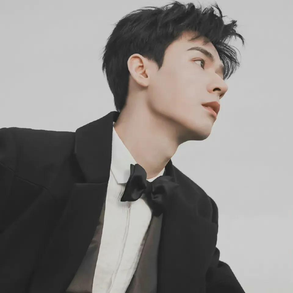 朱一龙|论明星的下颚线,我只服这几位:朱一龙李现棱角分明,肖战太精致