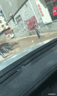 香奈儿 “女生为了吃早饭能有多拼？浴巾：我没想过有一天会这样出门