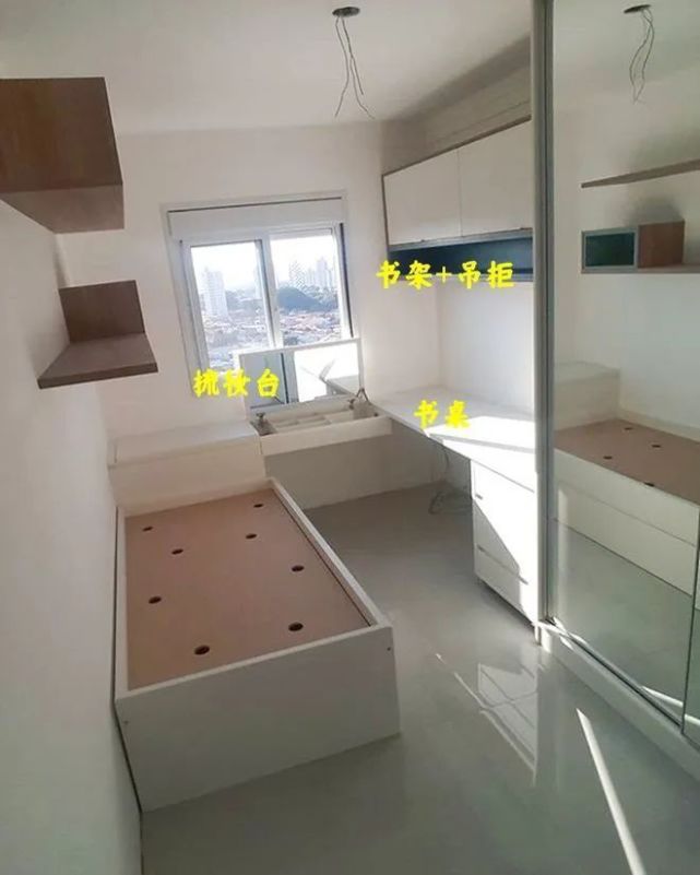 床边墙角别做衣柜了，用转角桌代替更实用，一半梳妆台，一半书桌