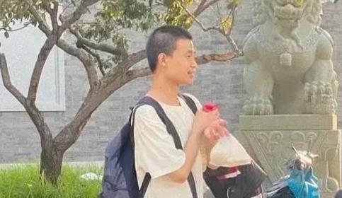 韦东奕|北大韦神被问恋爱问题,他的坦言回复,让网友纷纷称赞:父母开明