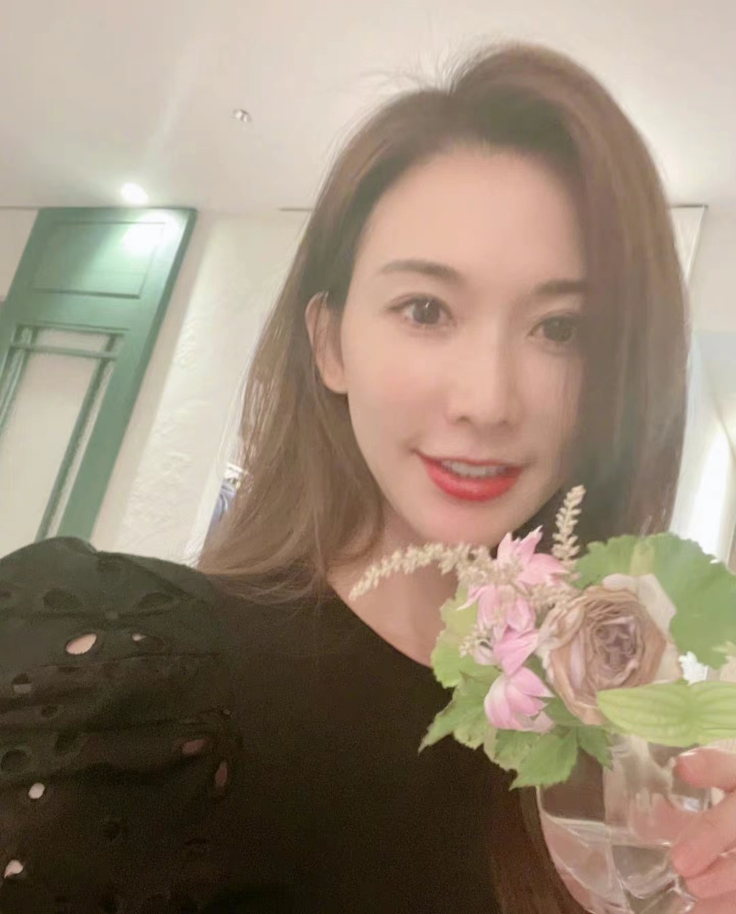 林志玲|林志玲天价通告费引热议，两期综艺到手400万，网友感慨赚钱太快