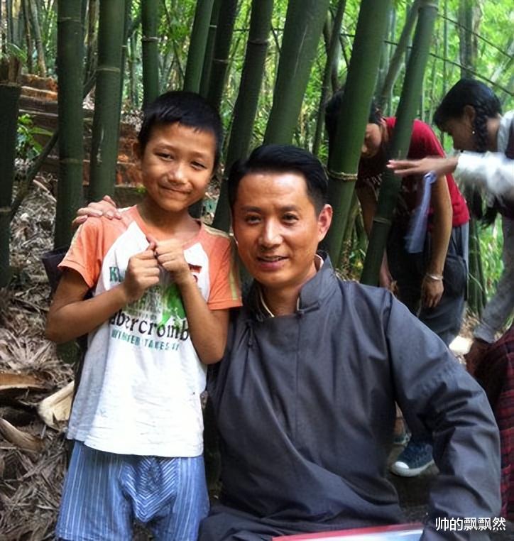 郭广平|演员郭广平：娶小11岁妻子，36岁做父亲，15份报纸背后的带泪父爱