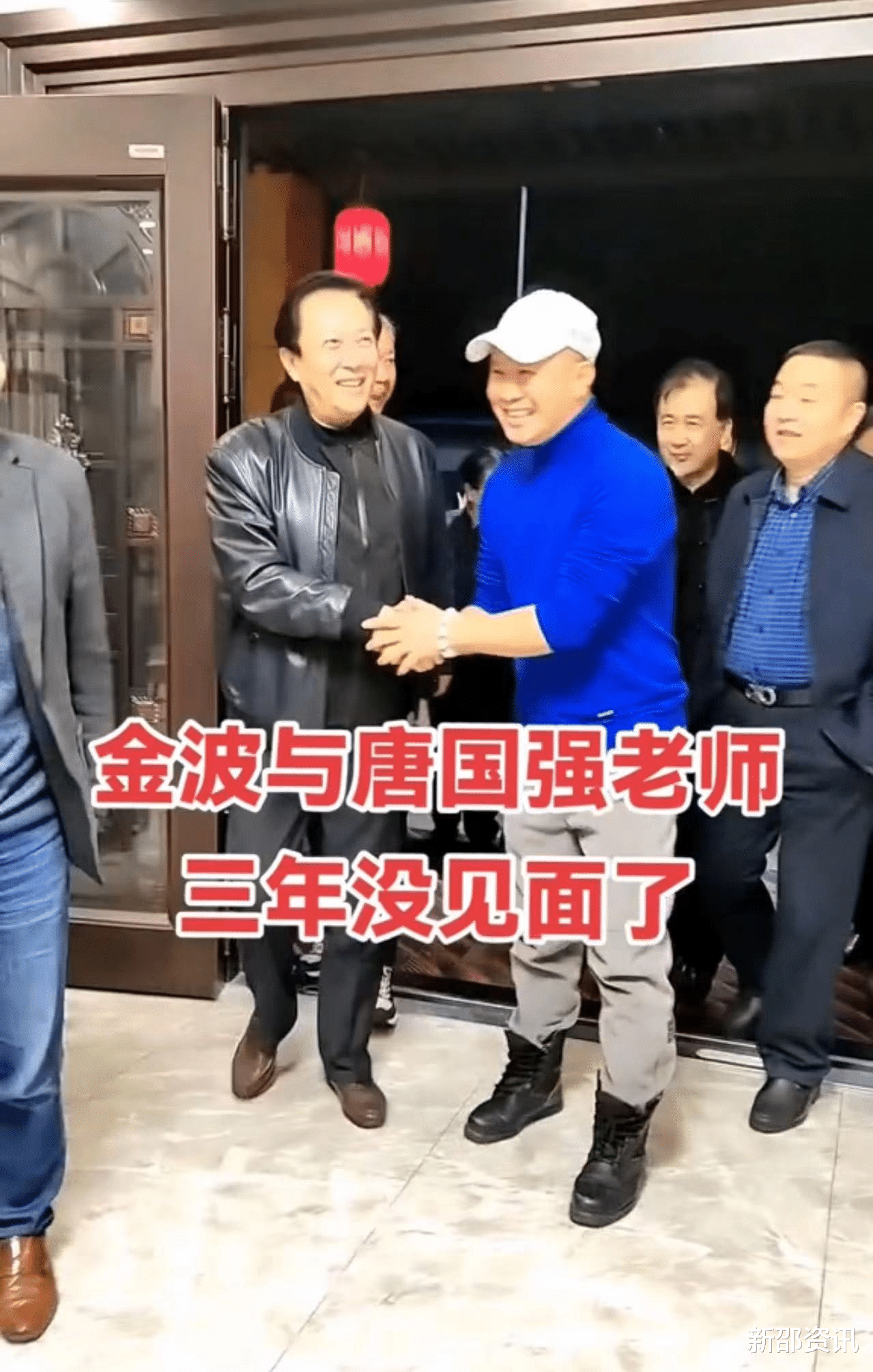 唐国强|唐国强消瘦腿脚僵硬！与网红握手后反复擦手，被指嫌弃对方引争议