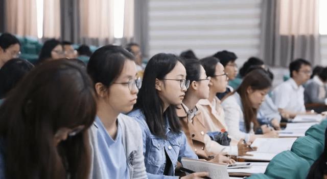 招聘|“47人面试,竟有35人缺考”,县城教师招聘,出现多人中途放弃!