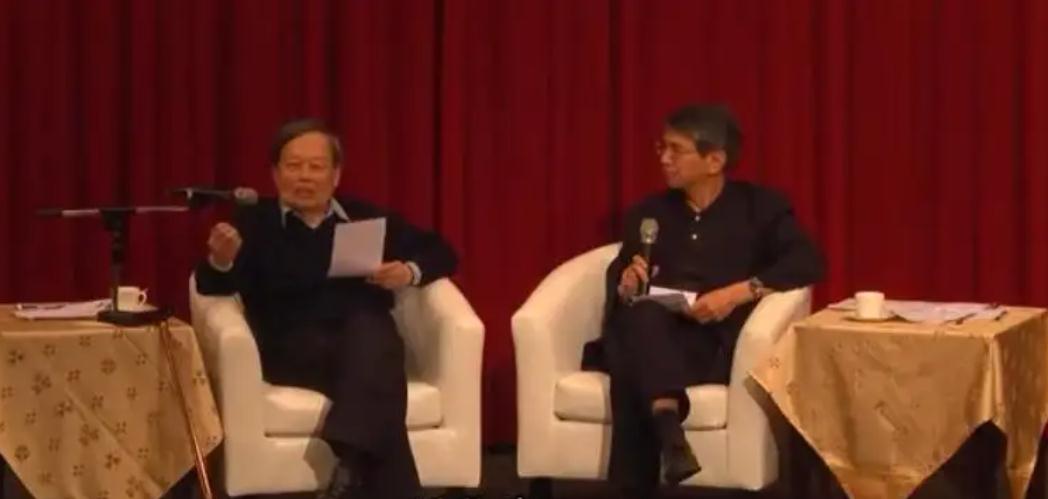 晚年牛顿研究神学,杨振宁承认造物主存在,科学的尽头是玄学吗?