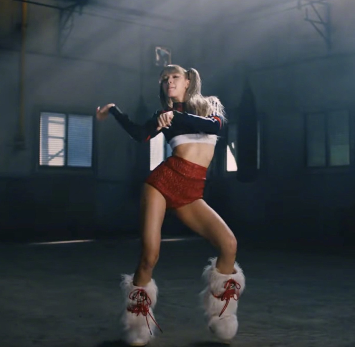 罗志祥|罗志祥否认MV封面造型抄袭，自称是致敬Lisa，网友斥其为抄袭找借口