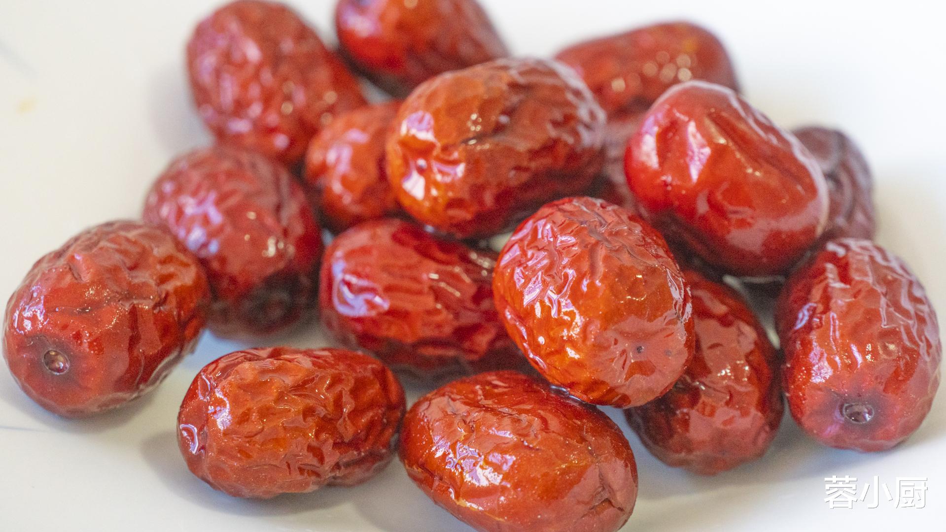 脑梗塞|中老年人“养骨”,别只懂喝骨汤,建议多吃4物,腿脚有劲精神好