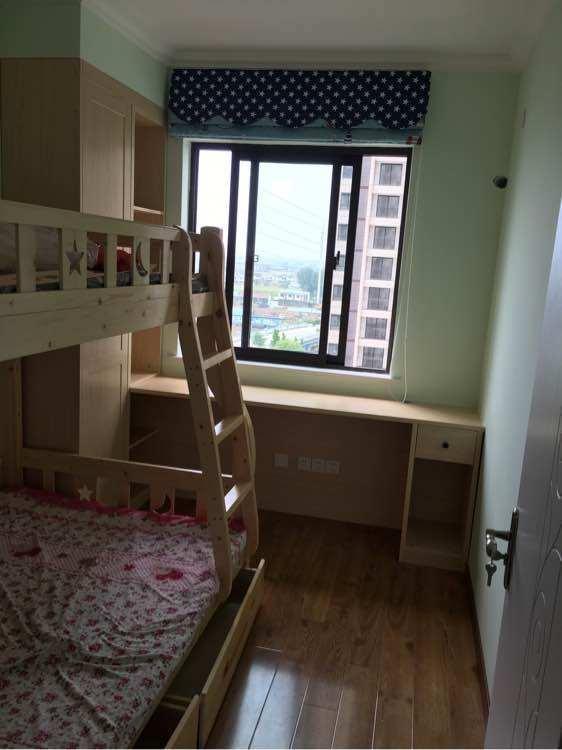 带家电花14万,晒晒100㎡新房,主卧靠窗打一排柜子,实用得不行