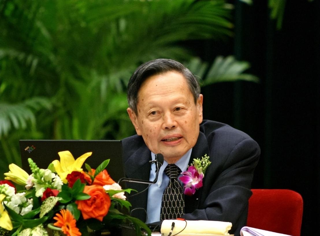 翁帆|百岁杨振宁入院治疗，妻子翁帆终于坦言，结婚确实有所图谋？