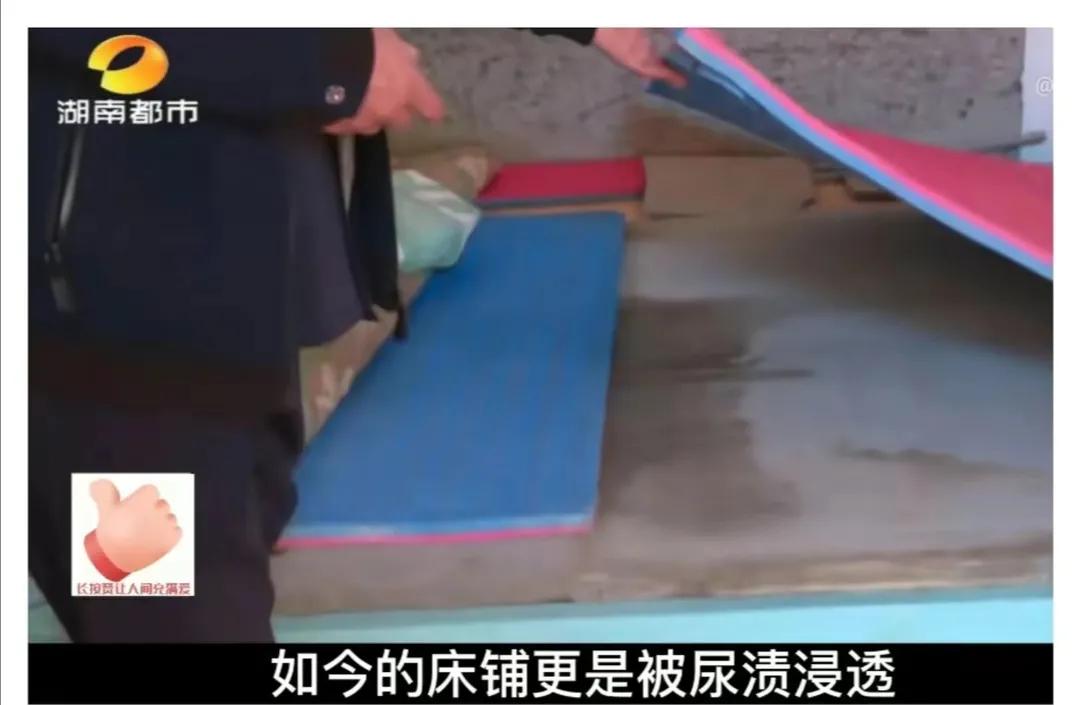 男子向前妻要钱:前妻不愿,便拿刀重伤妻儿,瘫痪后儿子不愿照顾!邻居:以前太狠了