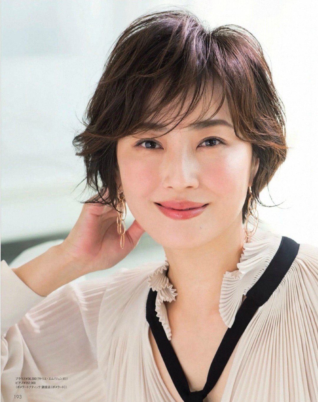 张婧仪 中年女人别总披头发，试试利落高马尾和清爽短发，利落大方又得体