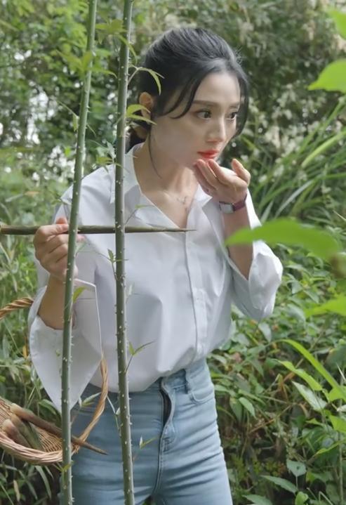 删除|先见之明！唐小鱼删除性感视频，被赖橙橙模仿后引来网友好评