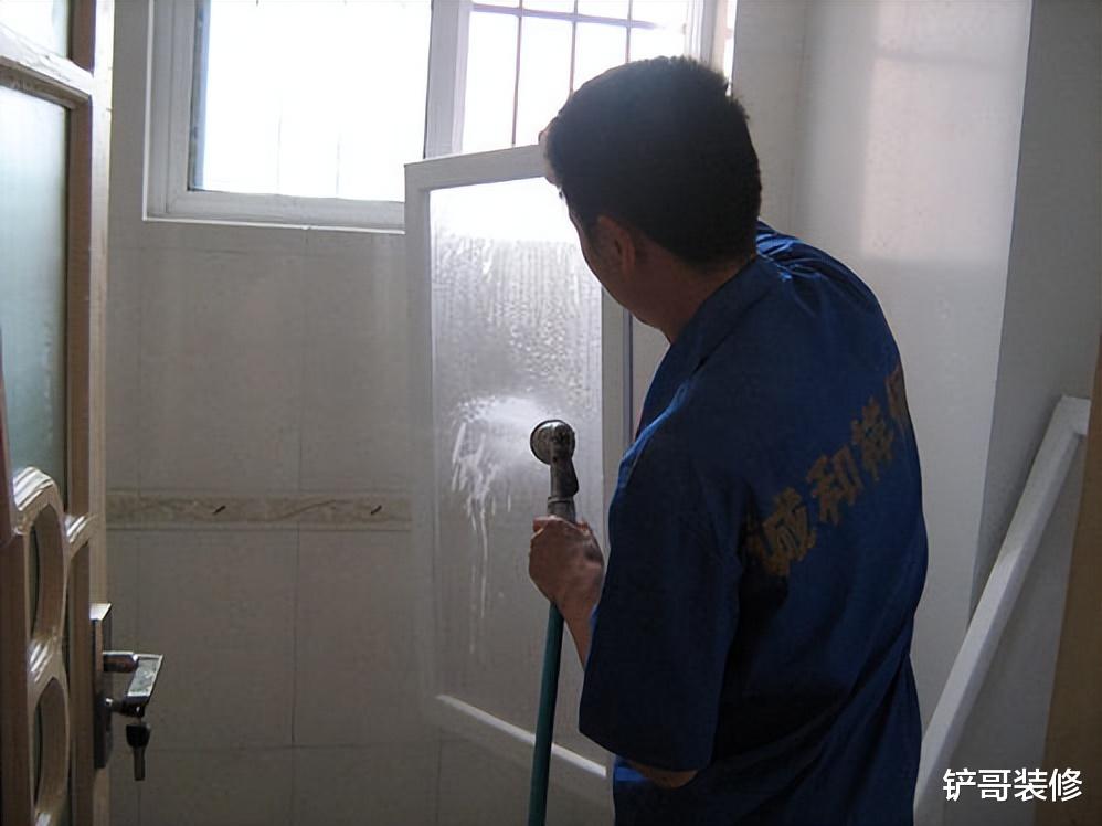 纱窗脏了直接换新的?错!老保洁教你几招,洗完跟新的一样