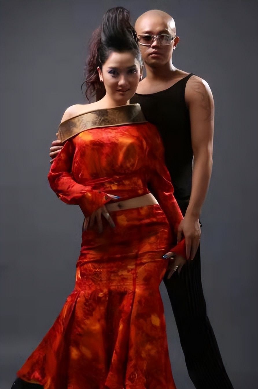 曾毅|如果玲花加任意男人就等于凤凰传奇，那曾毅凭什么55分账20多年