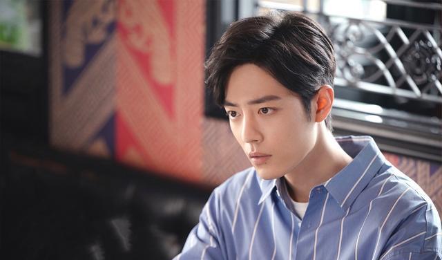 肖战|《余生》播放量破38亿，《腾讯视频》发文，肖战签名拍立得照来了