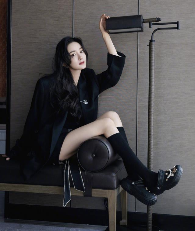 杨幂|杨幂再次出现某商场，张大大如影形随，网友：有情况吗？