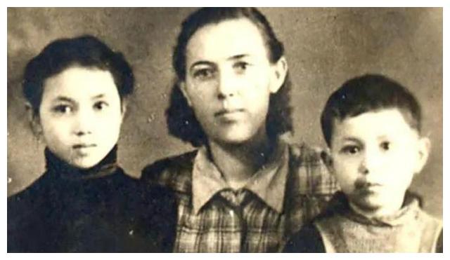 黎远康寻苏联母亲，分离55年终于相认，80岁母亲痛哭：我也在找你