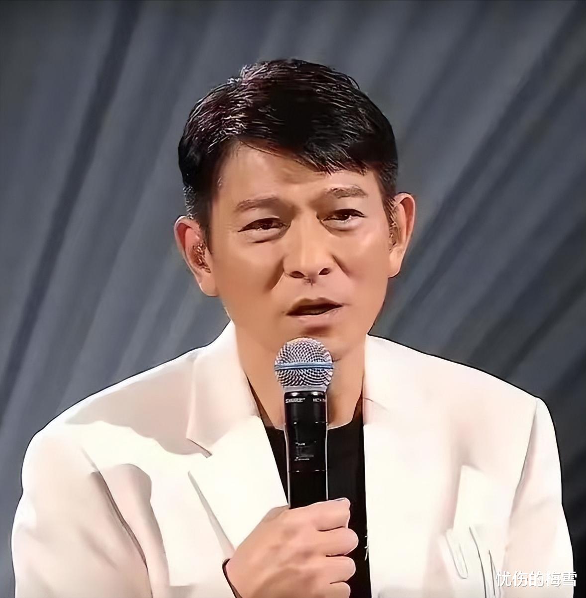 演唱会|同样是大龄的香港艺人，一个在综艺中被淘汰，一个线上演唱会3.5亿人观看