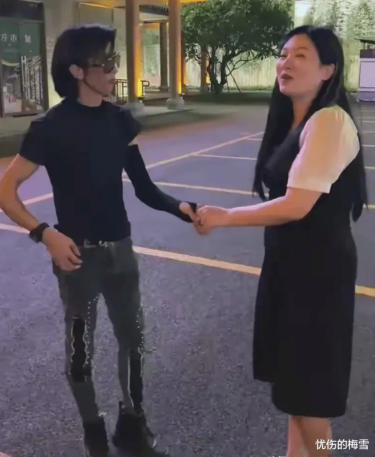 谢霆锋|广西谢霆锋演砸了！以出场费10万的价格参加许华升公司的10年庆典