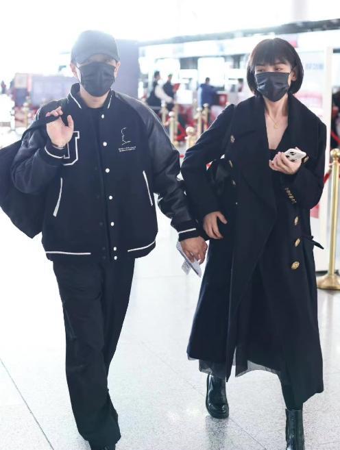 刘恺威|祝福！刘恺威认爱后首现身，与李晓峰牵手回京，女方颜值超杨幂