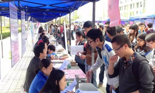 hr|“狗有4条腿,20条狗呢”?研究生:80!HR:不好意思你不合适