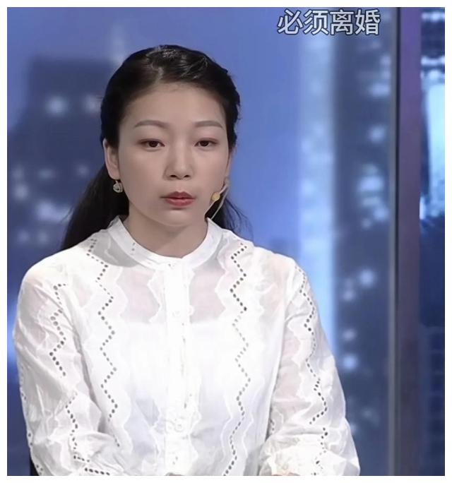 回顾儿媳肤白貌美，前男友一通电话后，婆婆放在过去应该浸猪笼