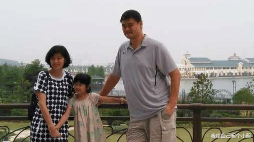 姚明|姚明女儿近照曝光，身高“失控”，网友: 未来篮坛的希望就靠你了