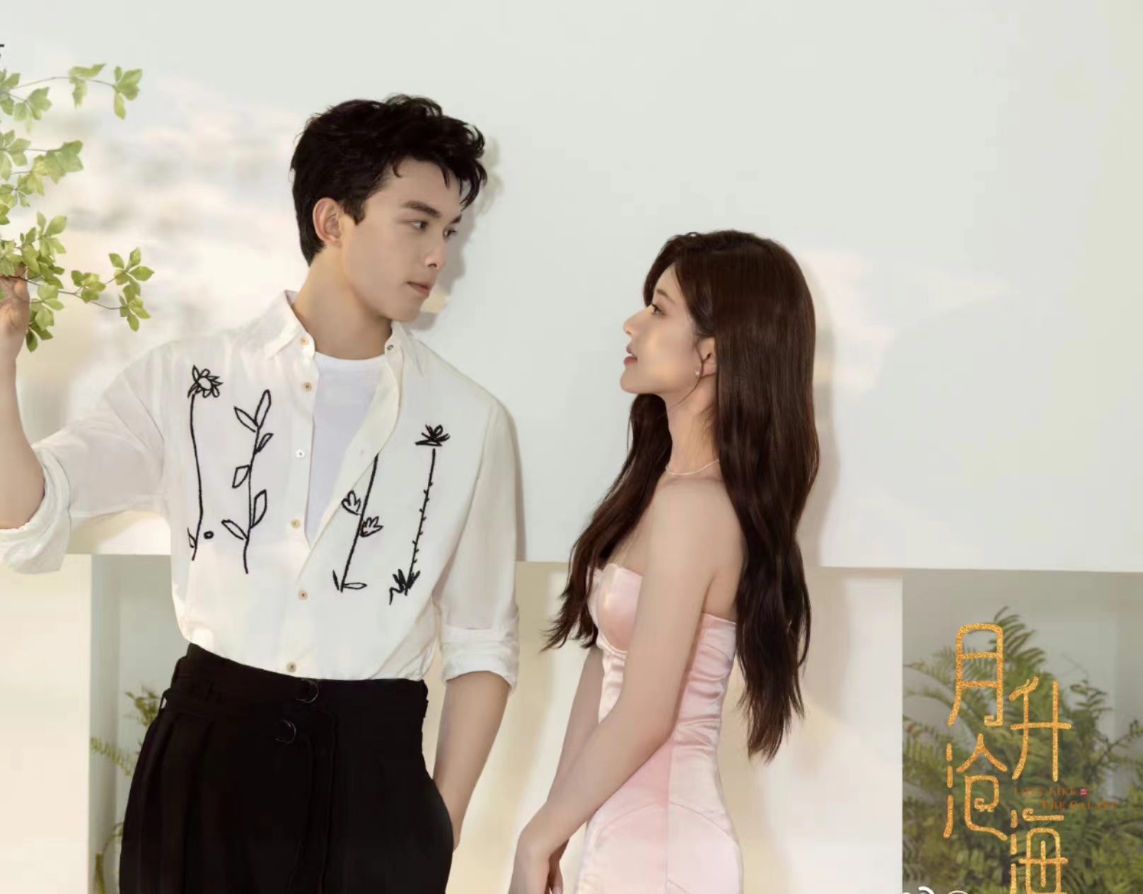 吴磊|吴磊赵露思七夕拍摄花絮，星汉灿烂还是你甜