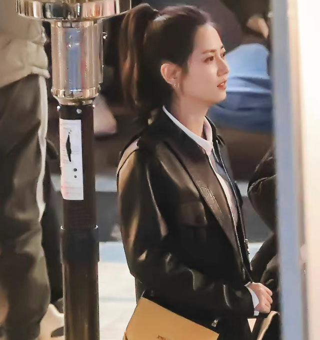 |陈钰琪带来一部悬疑爱情剧，化身职场白领，坐拥两大男神