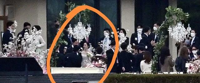 孙艺珍|玄彬和孙艺珍婚礼直击现场曝光，爸爸牵手气场，婚外布置引争议