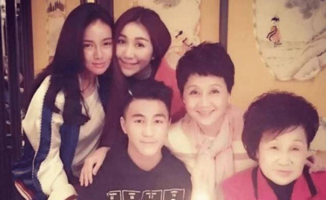 何猷君|何猷君前任承认婚变!结婚2个月就吵架分居,曾被穷小子前夫利用