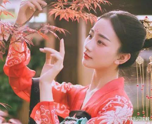 脸上若有这3个特征，属于难得的“古典脸”，穿旗袍会特别有气质