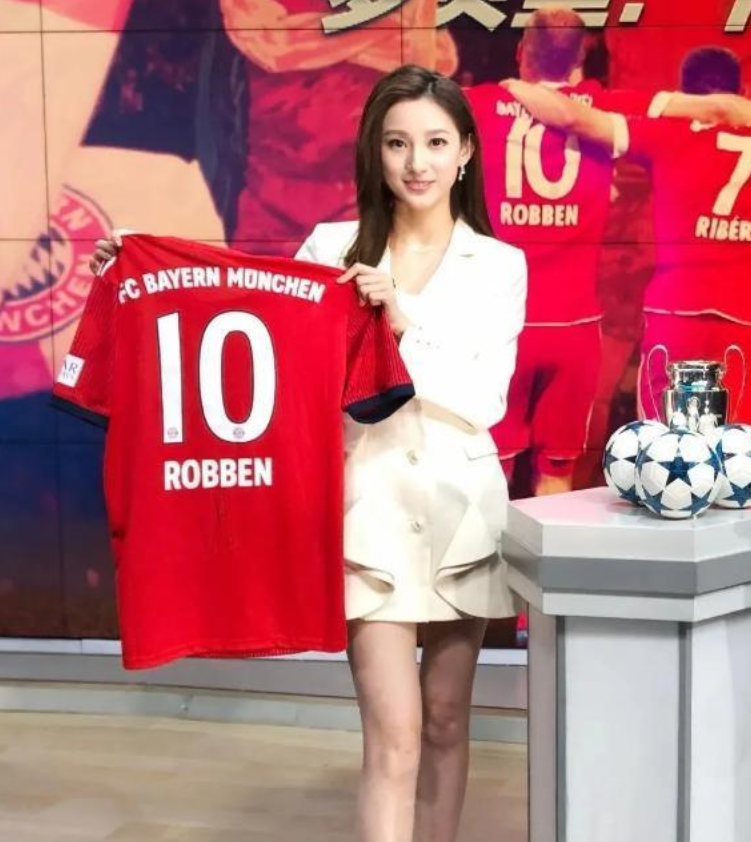 马凡舒|从走秀比基尼掉落，到主持春晚一夜爆红，马凡舒：谁爱看谁看